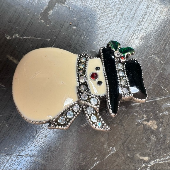 4 Christmas pins - Angel,Snowman,Christmas Tree and a pair of Skates - Picture 7 of 9